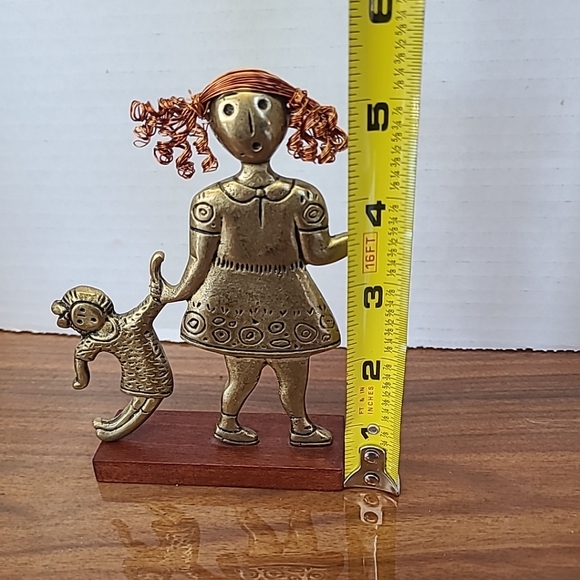 Country Crafts Tigaki Handmade Bronze Decorative Figurine on Wood Stand - Picture 5 of 7